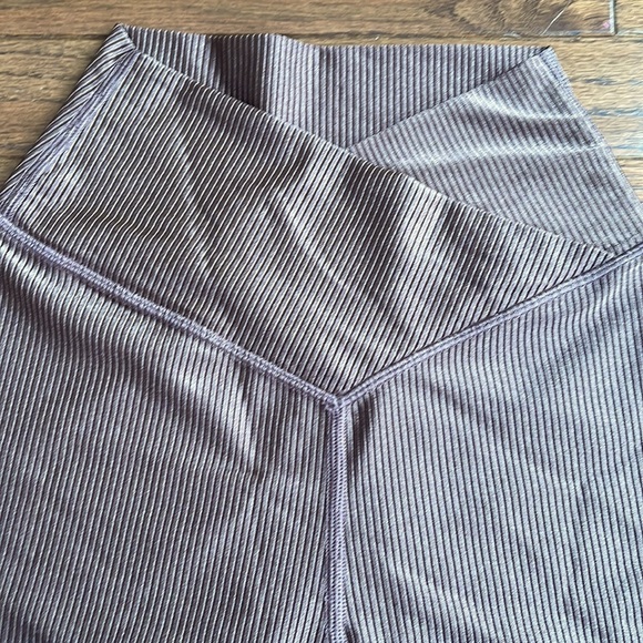 Offline by Aerie Bike short Hi-Rise Crossover 7” in Chocolate Brown - Picture 3 of 5